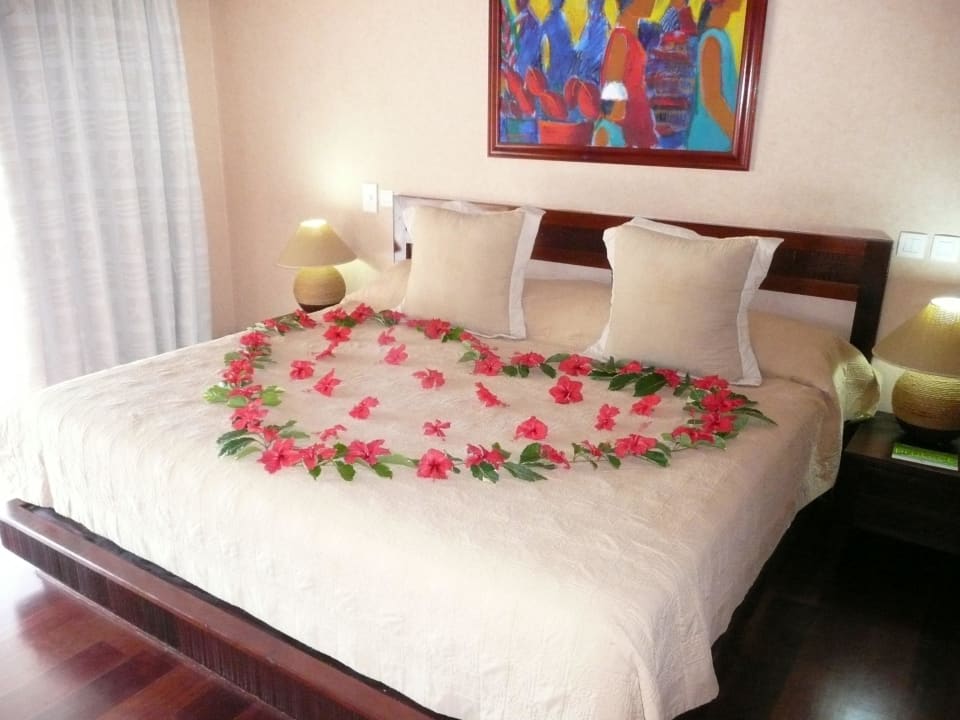 Love is... Manava Beach Resort & Spa Moorea