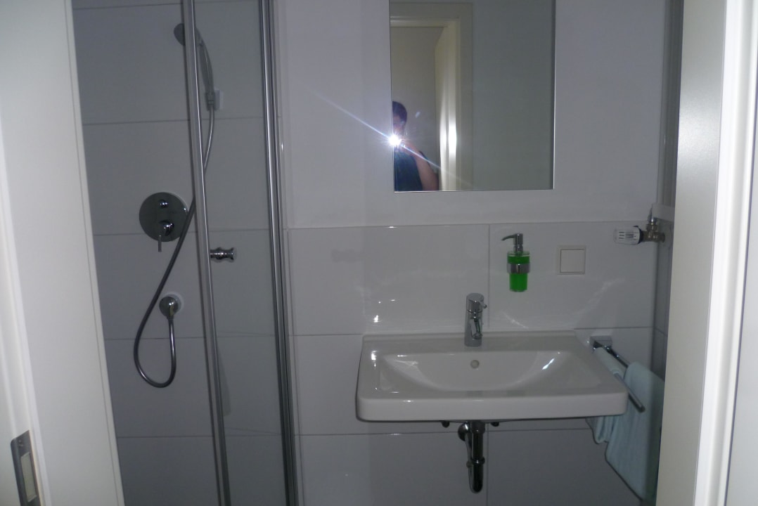 Das Bad war frisch renoviert. Hotel Am Blumenhaus