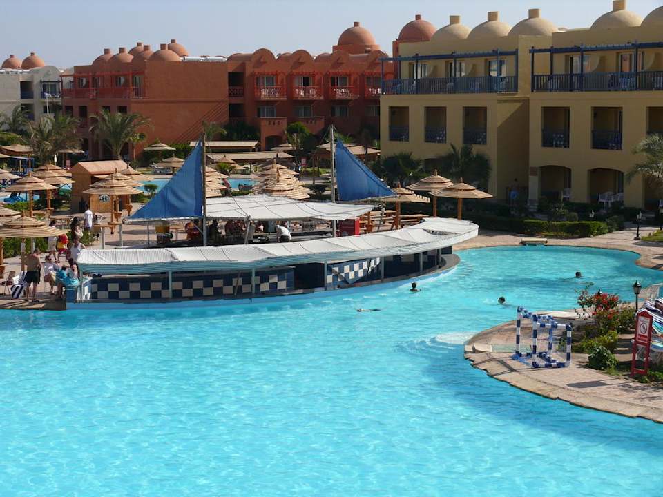 Poolbar Titanic Beach Spa & Aqua Park