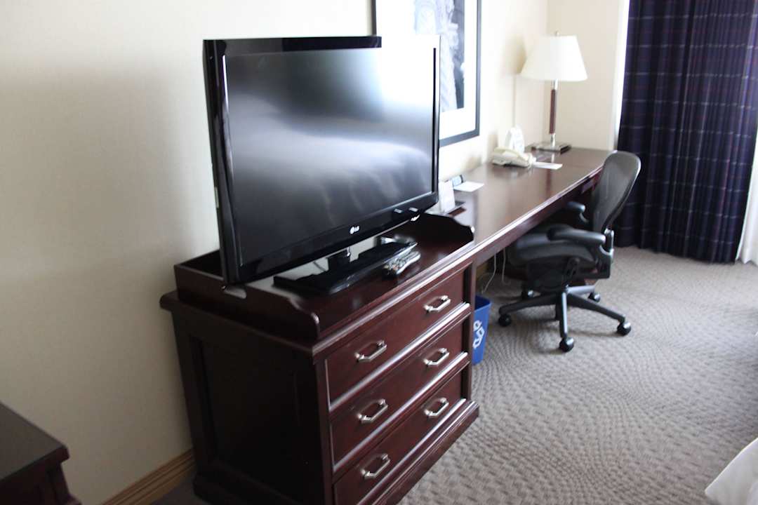 Anrichte mit TV Sheraton Philadelphia Downtown Hotel