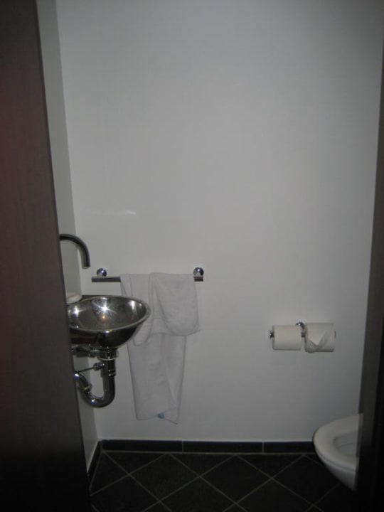 Toilette INNSIDE by Meliá Frankfurt Eurotheum