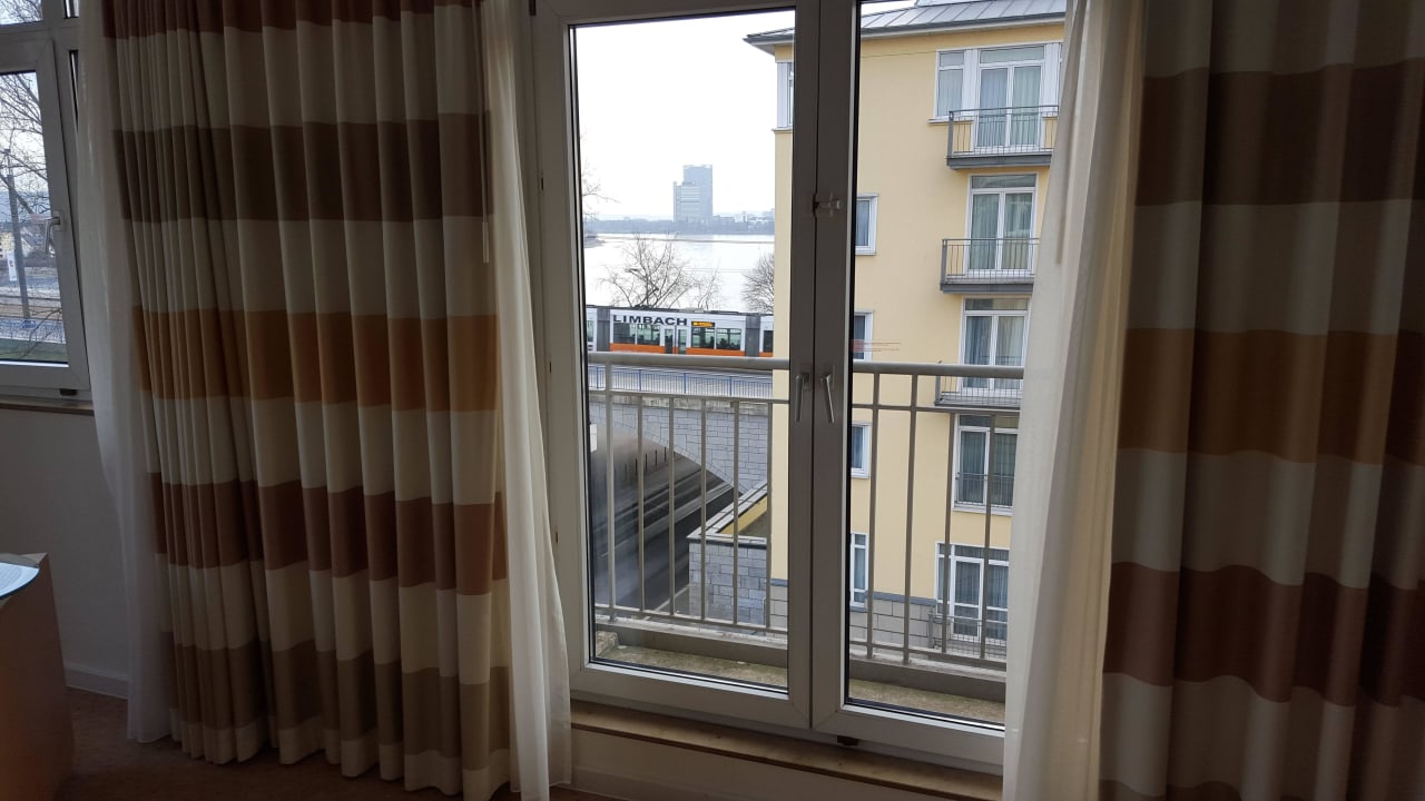 Schlafzimmer Minibalkon Dorint Hotel Bonn