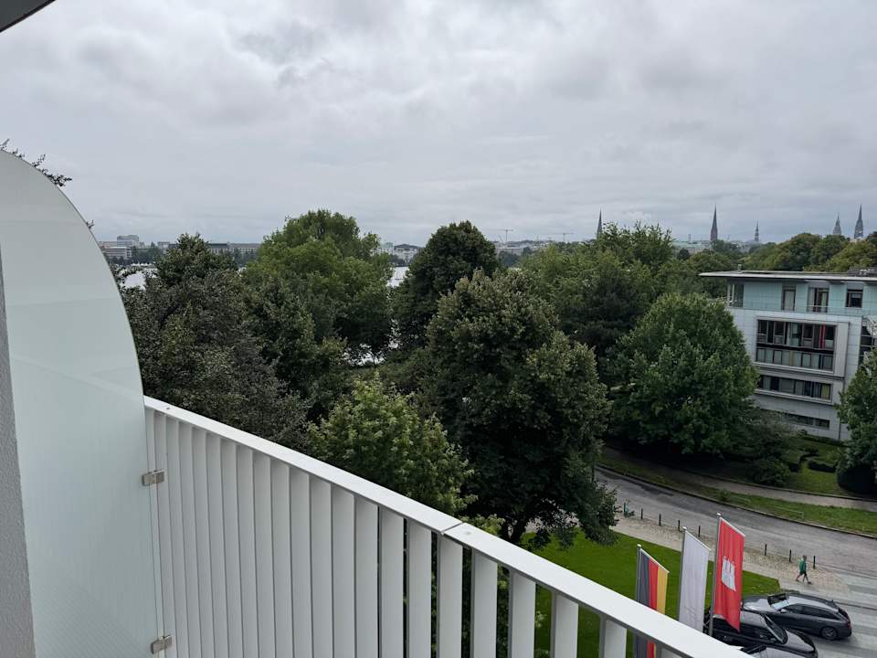 Ausblick The Fontenay Hamburg