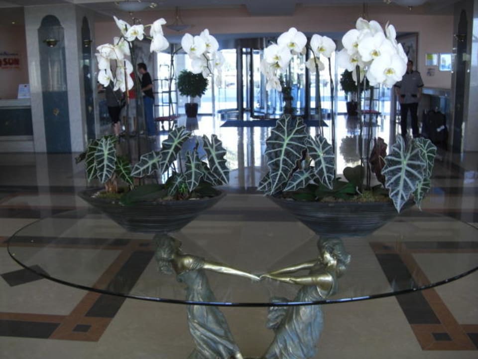 Schöne und echte Deko in der LObby Rodos Palladium Leisure & Wellness