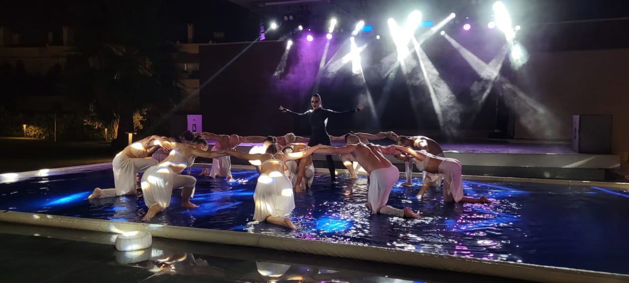 Sport & Freizeit Acanthus Cennet Barut Collection