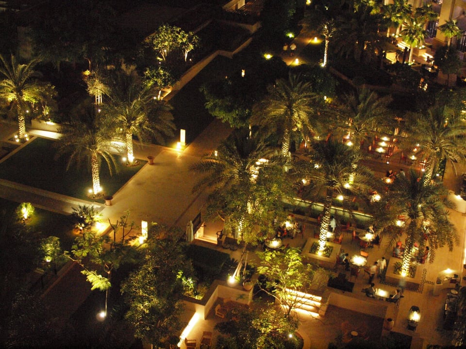 Büffet-Restaurant am Abend The St. Regis Saadiyat Island Resort, Abu Dhabi