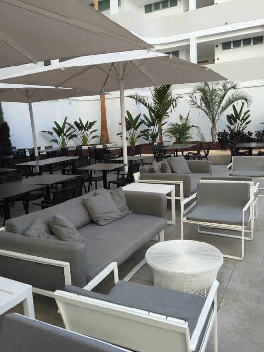 Bequeme Loungesessel alltoura Club Hotel Akeah Broncemar