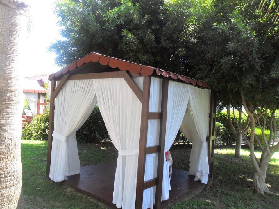 Massageliegen im Freien Hotel Royal Garden Beach