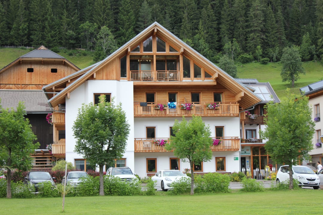 Blick auf das Haus vom See aus Ferienhof Neusacher Moser