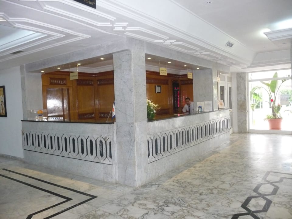 An der rezeption Hotel Nesrine