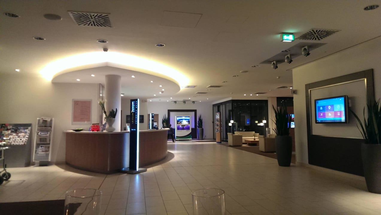 Rezeption Novotel Hamburg City Alster