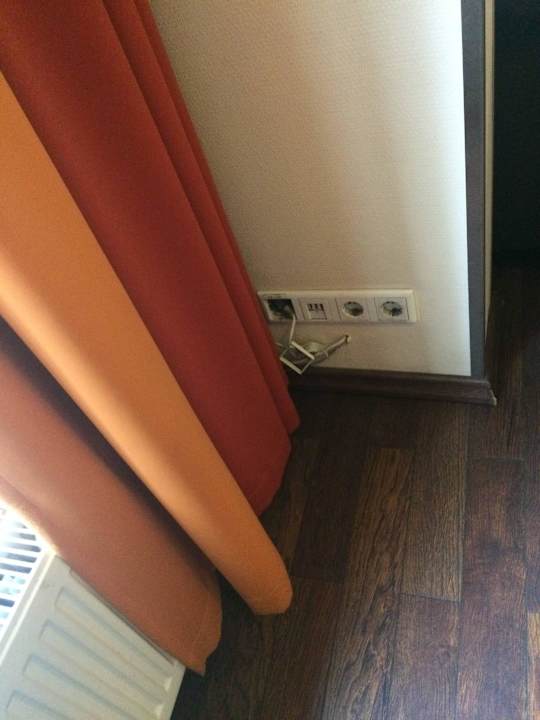 Loser Stecker  Hotel Eleazar