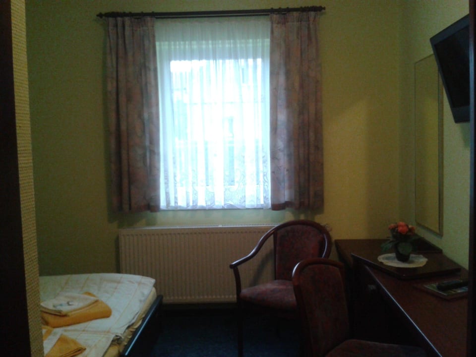 Blick ins Zimmer im Anbau Hotel Zur Linde Lehndorf