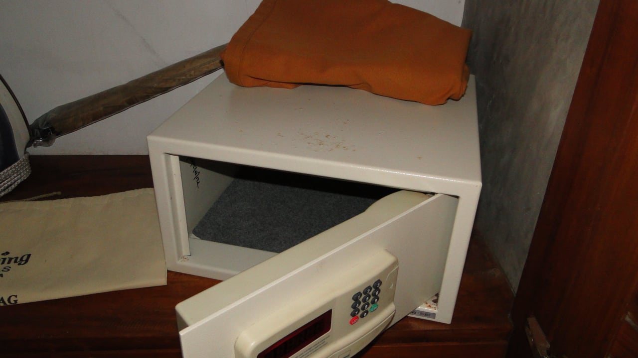 Safe nicht angeschraubt Hotel Jetwing Sea