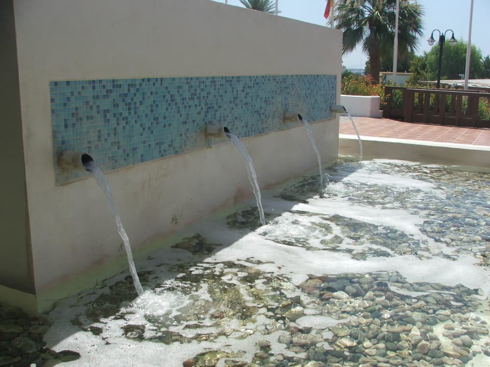 Główne wejście do holu w budynku głównym Sol Cosmopolitan Rhodes