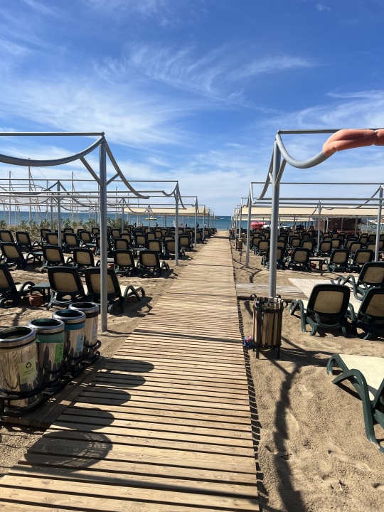 Strand Well Palace Side