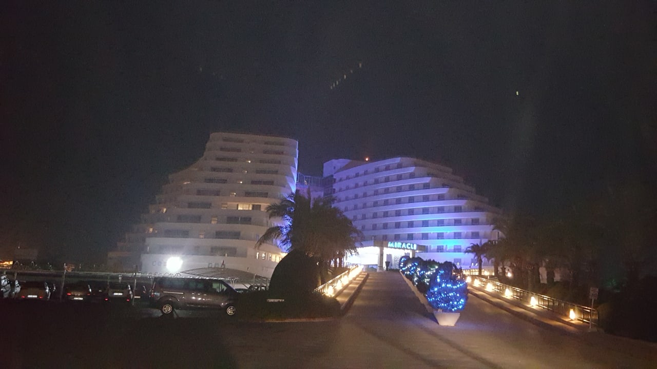 Außenansicht Hotel Miracle Resort