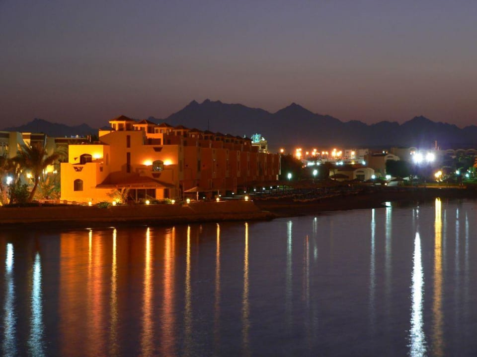 Strand abends SUNRISE Crystal Bay Resort