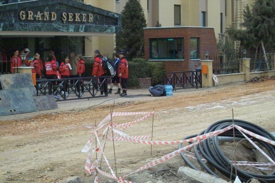 Baustelle vorm Hotel Grand Seker Hotel