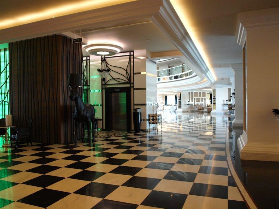 Lobby, beeindruckende Architektur Hotel Delphin Imperial