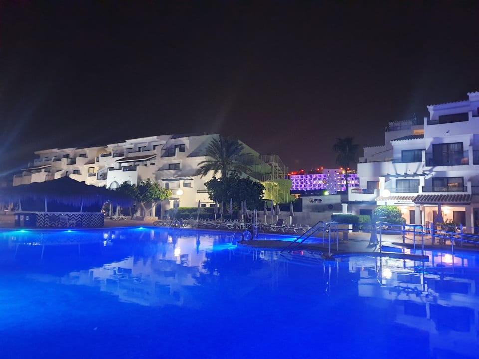 Pool FERGUS Style Bahamas