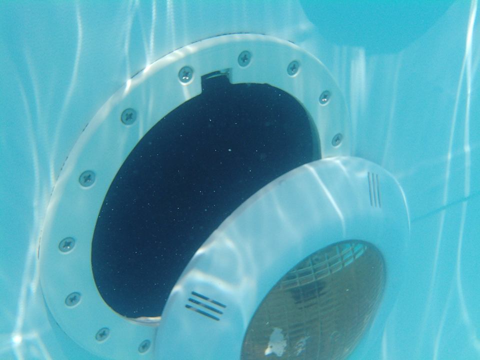 Defekte Poolbeleuchtung Three Corners Sea Beach Resort