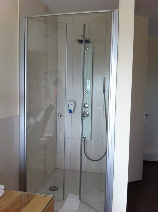 Große Dusche in der Kuschelsuite Thula Wellnesshotel Bayerischer Wald