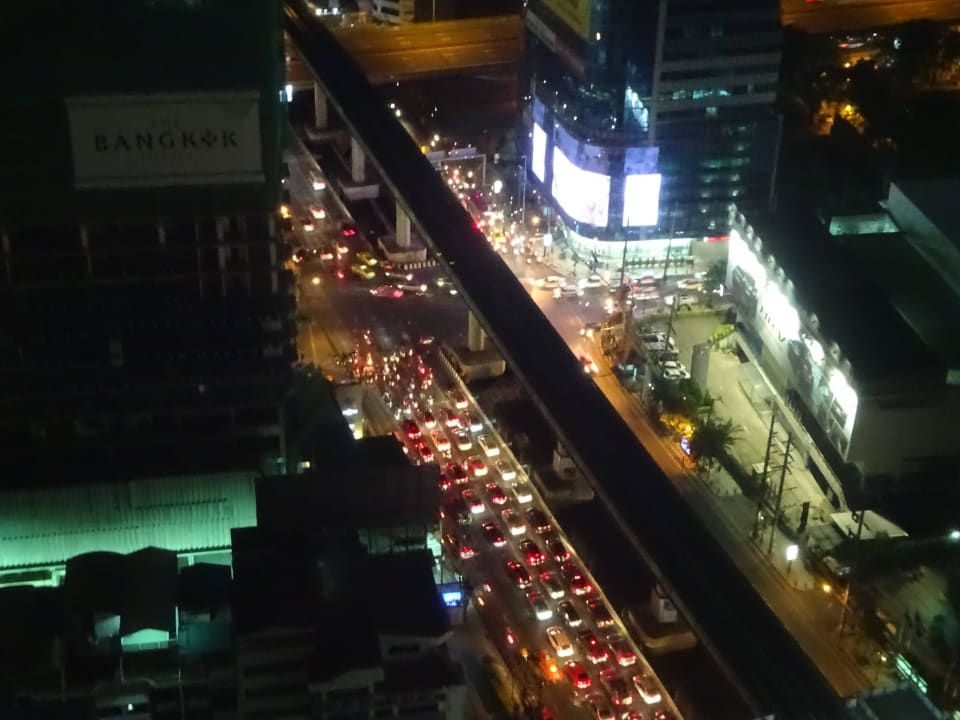 Nach unten vom 32.Stck Eastin Grand Hotel Sathorn