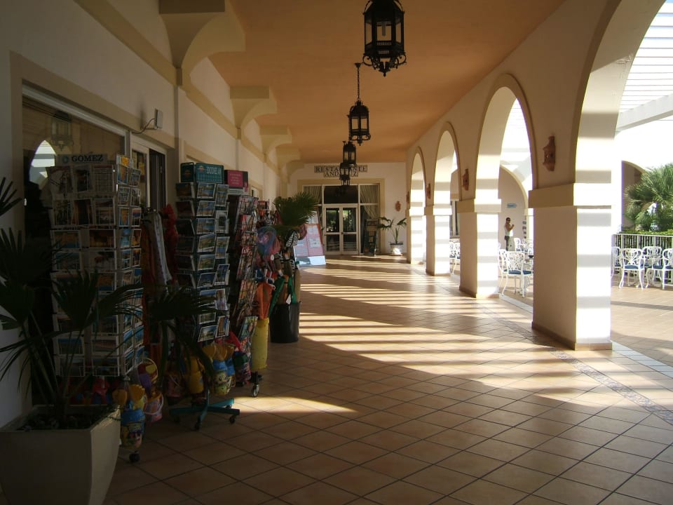 Gang zum Restaurant Andaluz Hotel Riu Chiclana