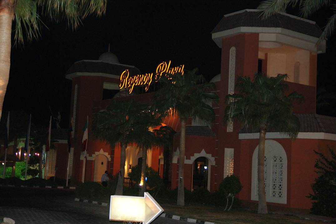 Wjazd do hotelu Regency Plaza Aqua Park & Spa