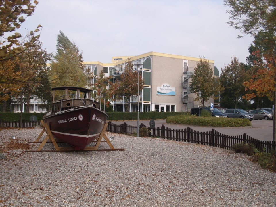 Blick auf Apartmentanlage am Park Ferienwohnungen Ferienpark Weissenhäuser Strand