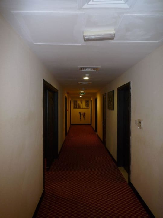 Flur Ramada Hotel & Suites by Wyndham Ajman