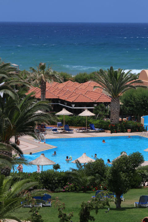 Blick vom Balkon Richtung Pool und Meer Anissa Beach & Village