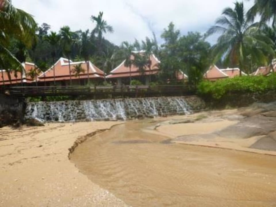 Dahinten sind die  Villas Khaolak Laguna Resort