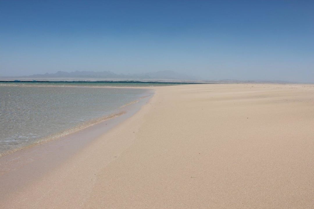 Die vorgelagerte Sandbank Hotel Sheraton Soma Bay Resort