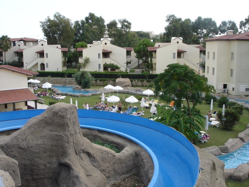 Ausblick auf Liegewiese und "NicePrice"-Wohnanlage  Melas Holiday Village