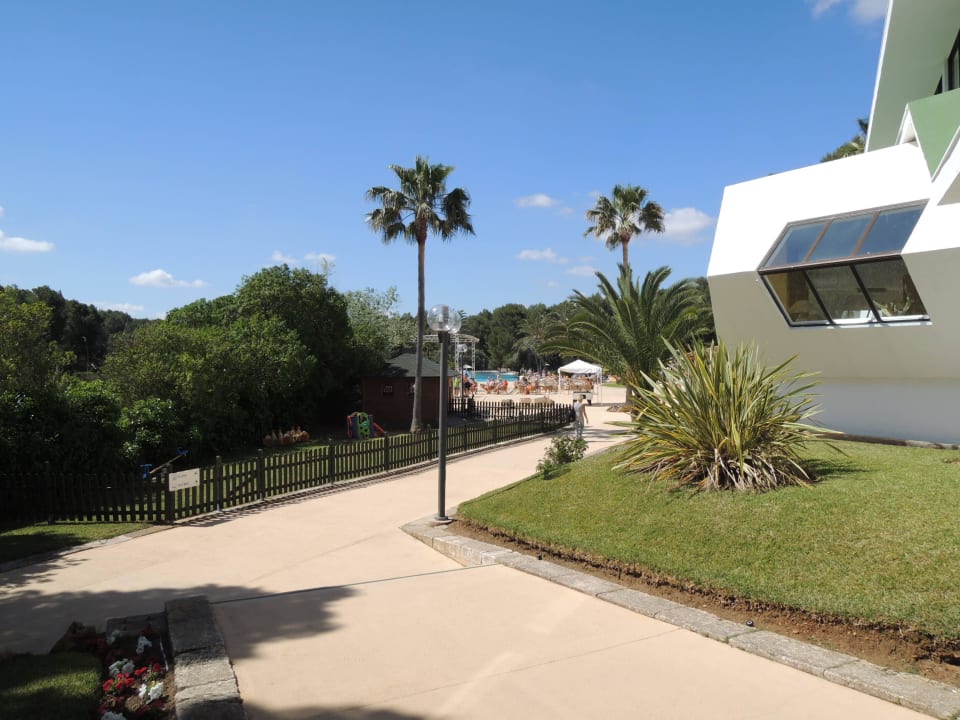 Weg zum Pool Hotel Exagon Park