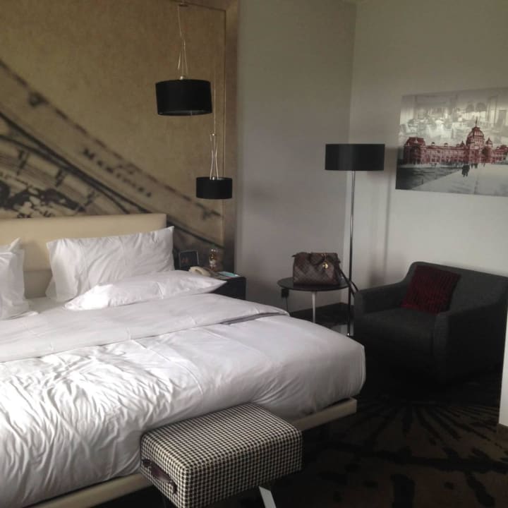 Bett/Wohnbereich Le Méridien Grand Hotel Nürnberg