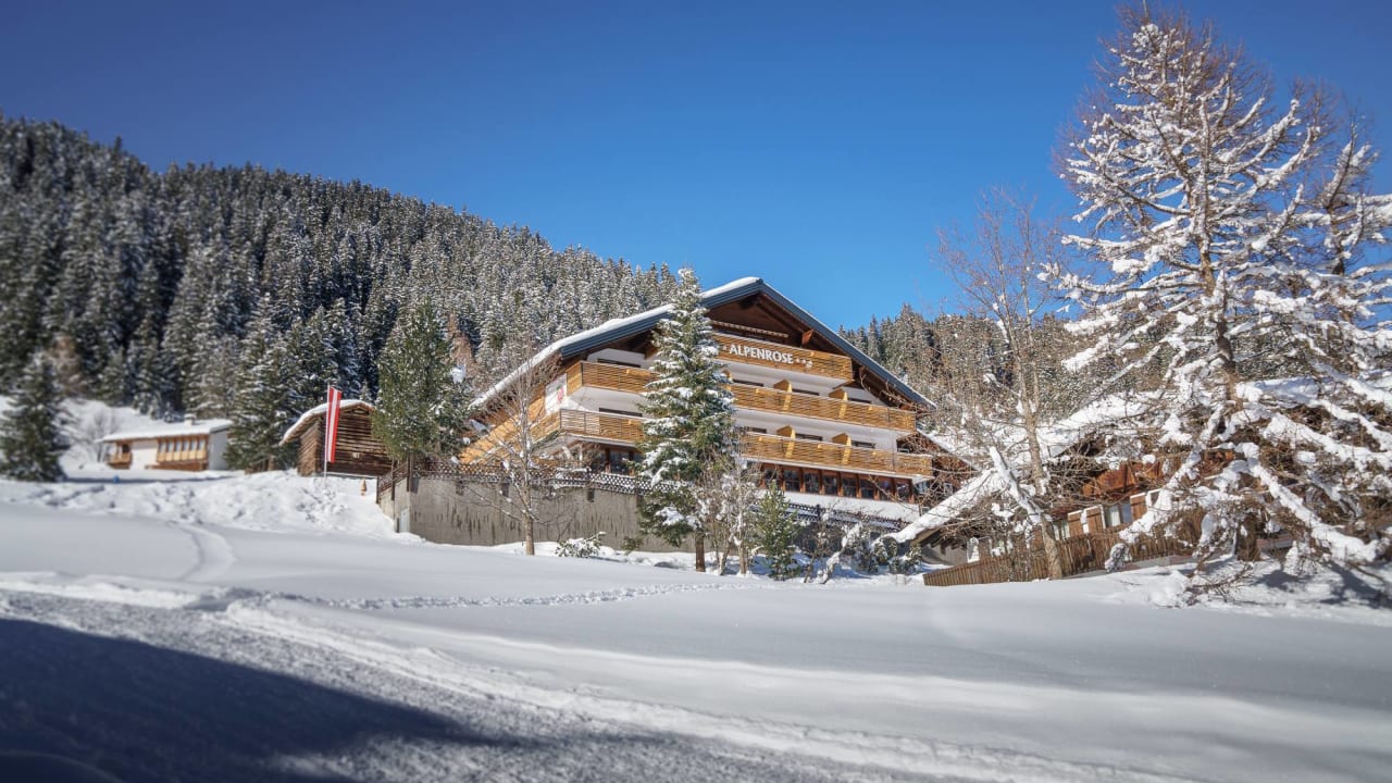 Außenansicht Hotel Alpenrose