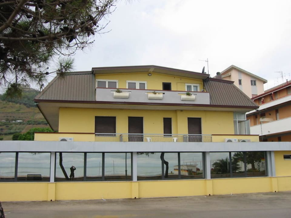 CriCri Front Hotel Cri Cri