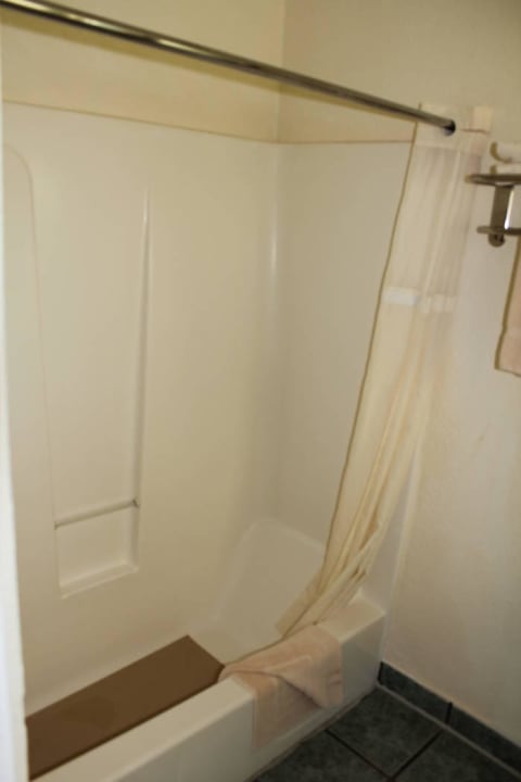 Dusche Zi 17 Inn By the Bay Monterey