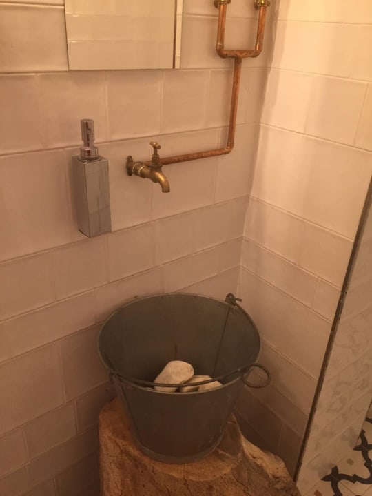 Stylische Toilettenanlage Hotel Castavi