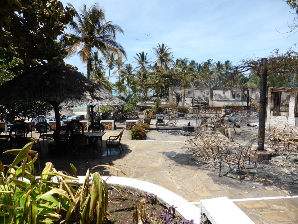 Außenterrasse des Restaurants Karafuu Beach Resort & Spa