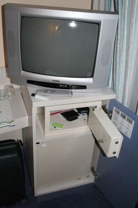 Fernseher / Safe und Minibar Le Jardin Resort