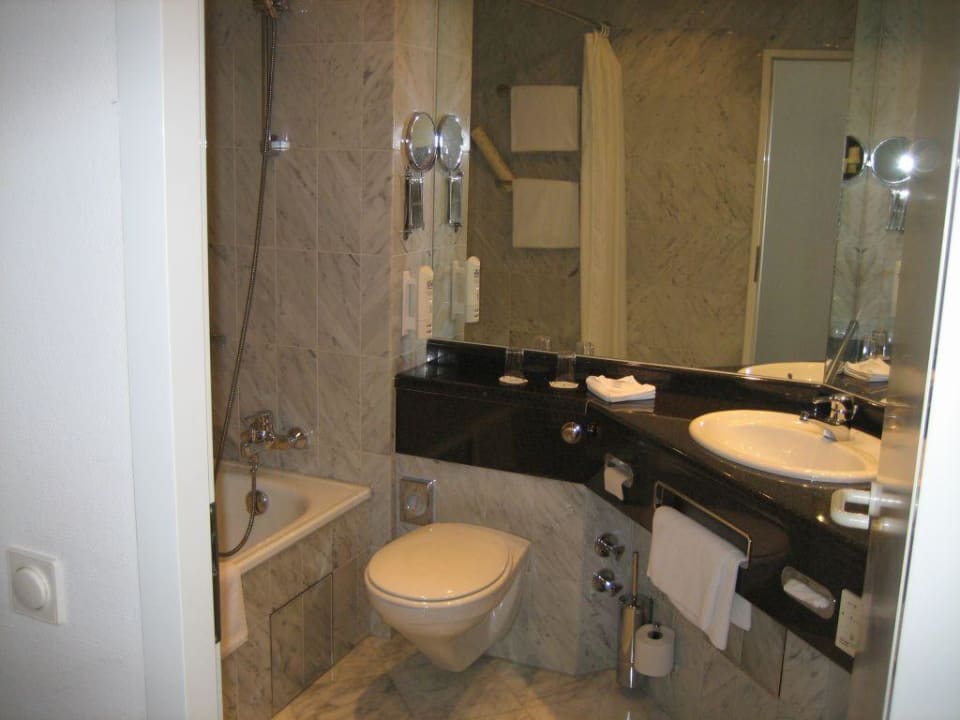 Holiday Inn Zwickau - Badezimmer First Inn Hotel Zwickau