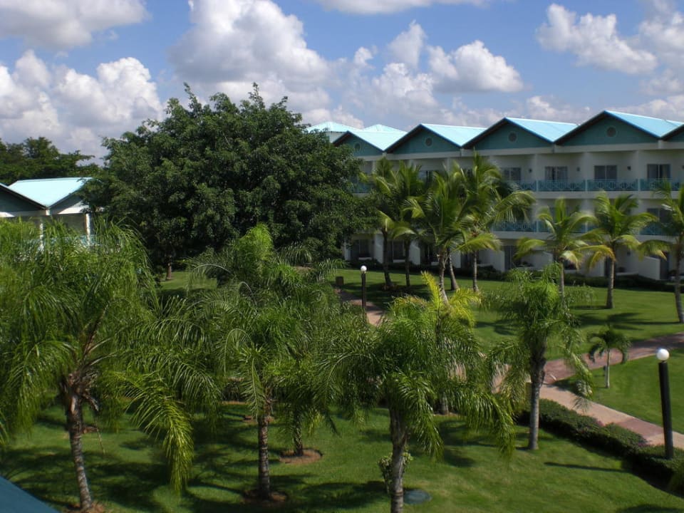 Sehr gepflegte Gartenanlage Dreams La Romana Resort & Spa