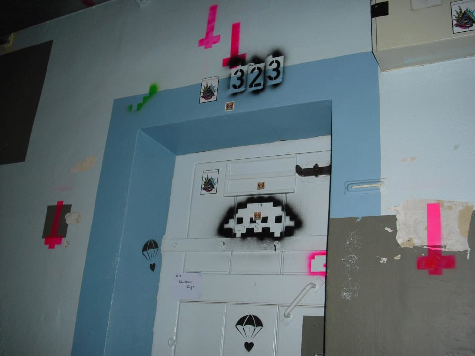 Graffitis Elwe Knast-Hotel