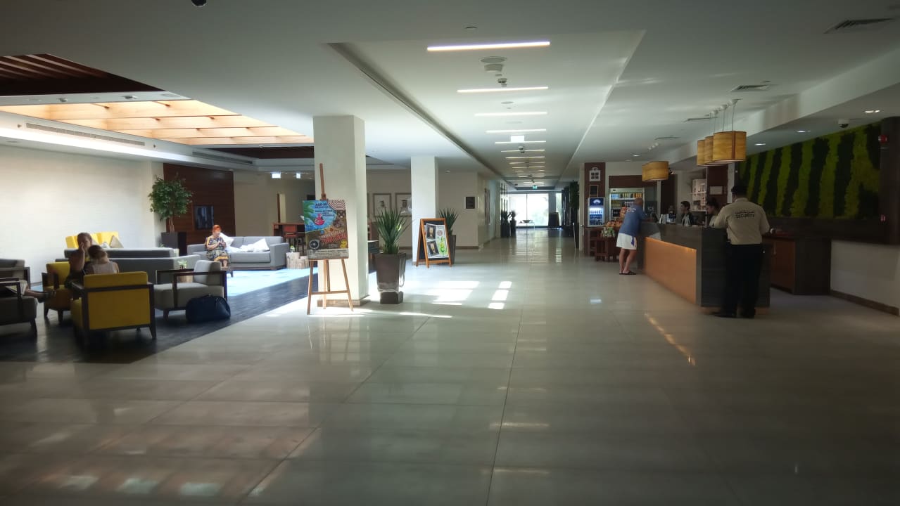 Lobby Hilton Garden Inn Ras Al Khaimah