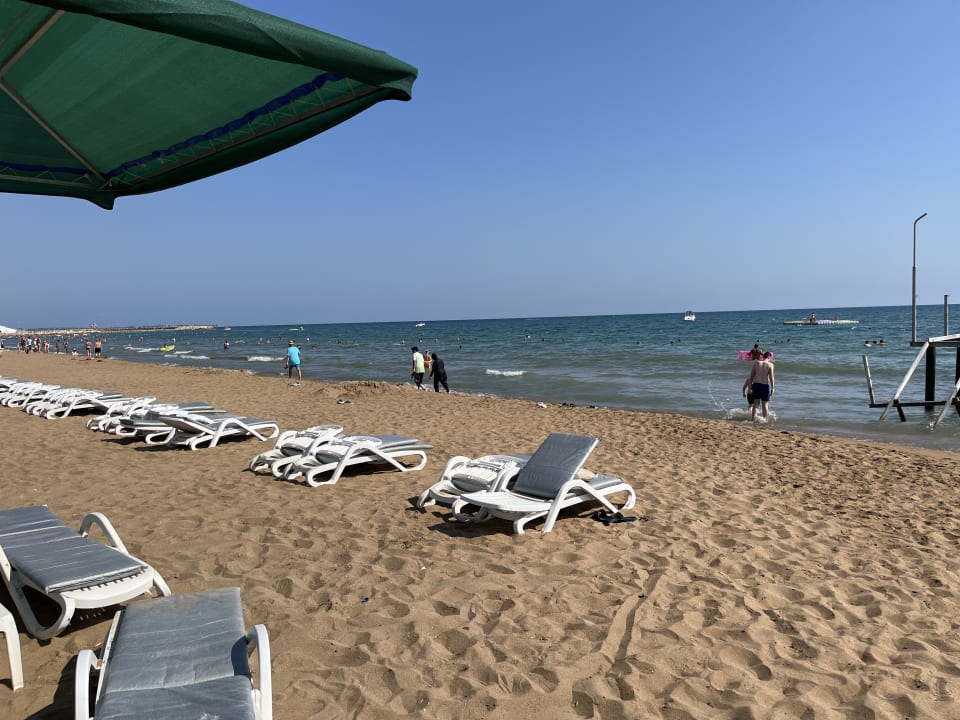 Strand Kamelya Aishen Club