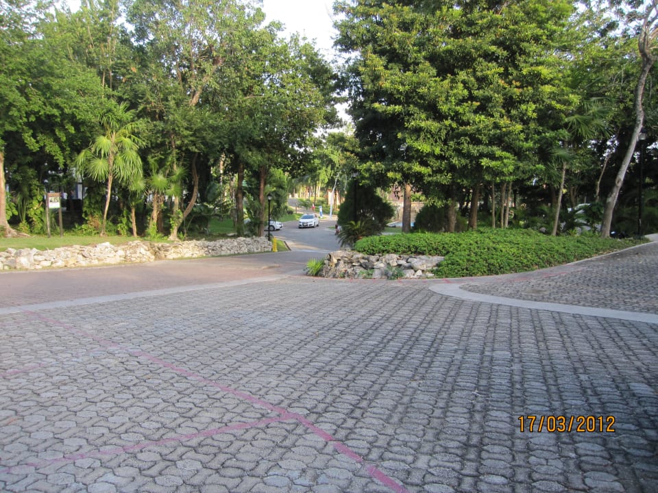 Weg vom Riviera-Trakt zum Meer Sandos Playacar Beach Resort